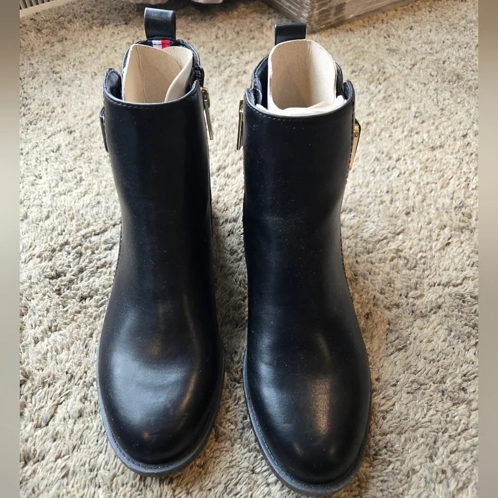 NWOB Tommy Hilfiger Rezin Boots Size 6.5